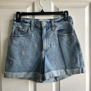 HOLLISTER |  Curvy Ultra High-Rise Floral Embroidered Shorts - Size 5/4 w27